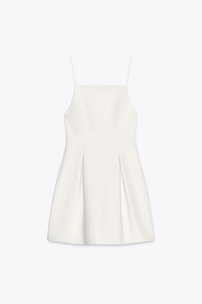 ROBE COURTE À PLIS