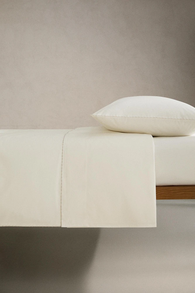 DRAP DE DESSUS BRODERIE PIQUÉE