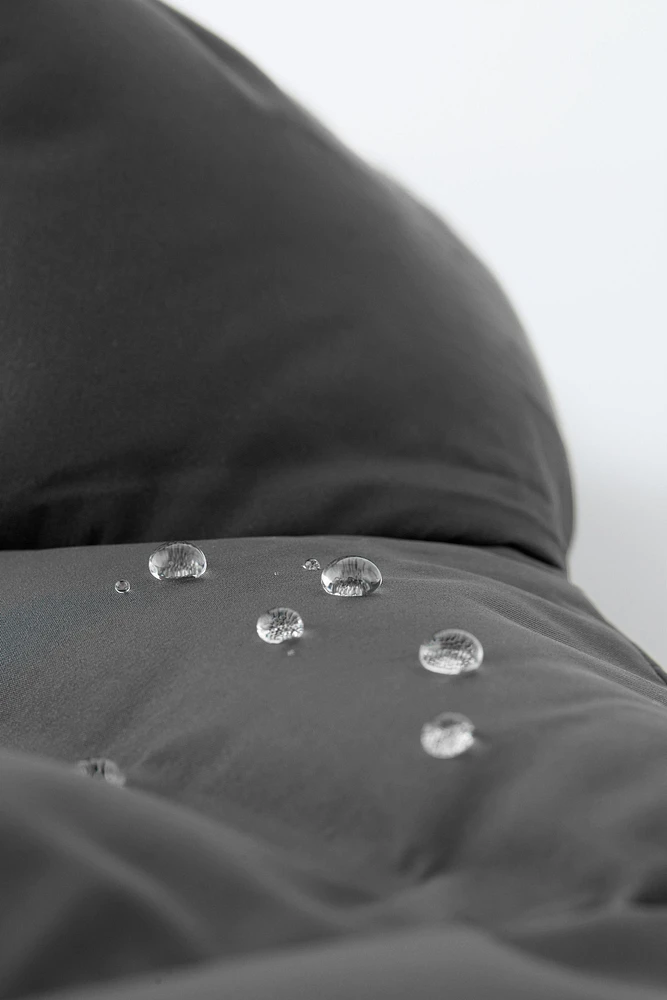 MANTEAU DÉPERLANT ÉTIQUETTE