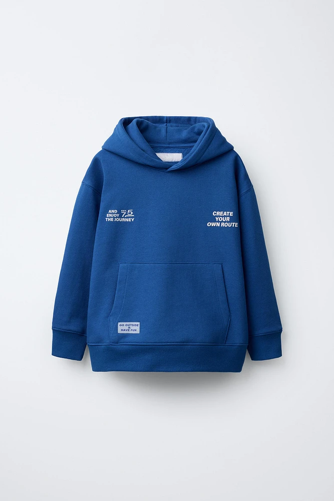 TEXT PRINT HOODED SWEATSHIRT