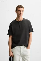 STRIPED BUTTON NECK T-SHIRT