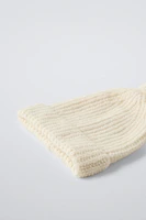 KNIT HAT WITH POMPOM