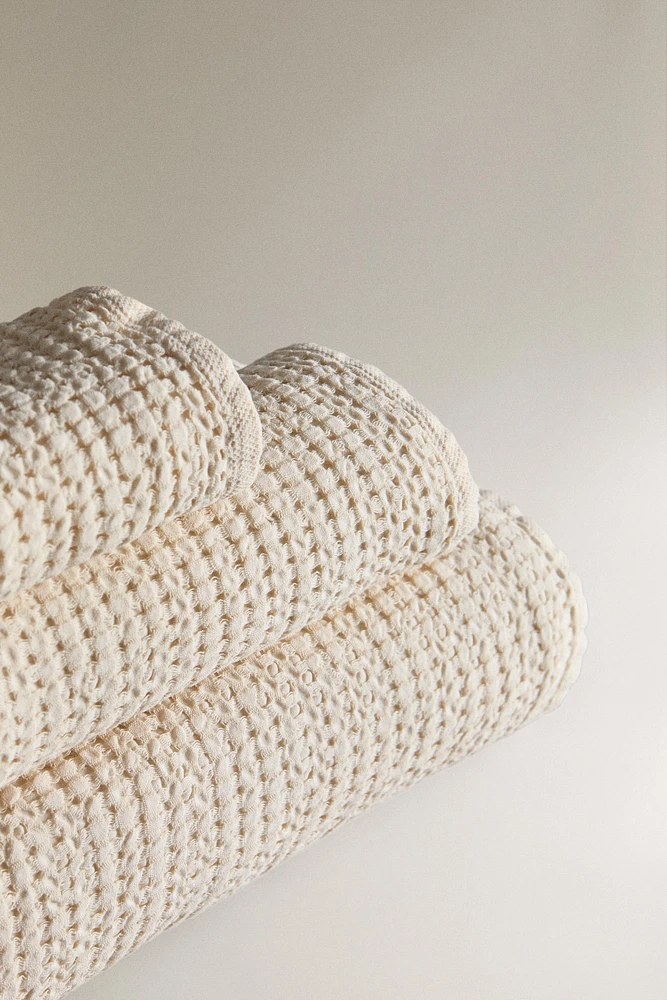 CHUNKY WAFFLE-KNIT BATH TOWEL