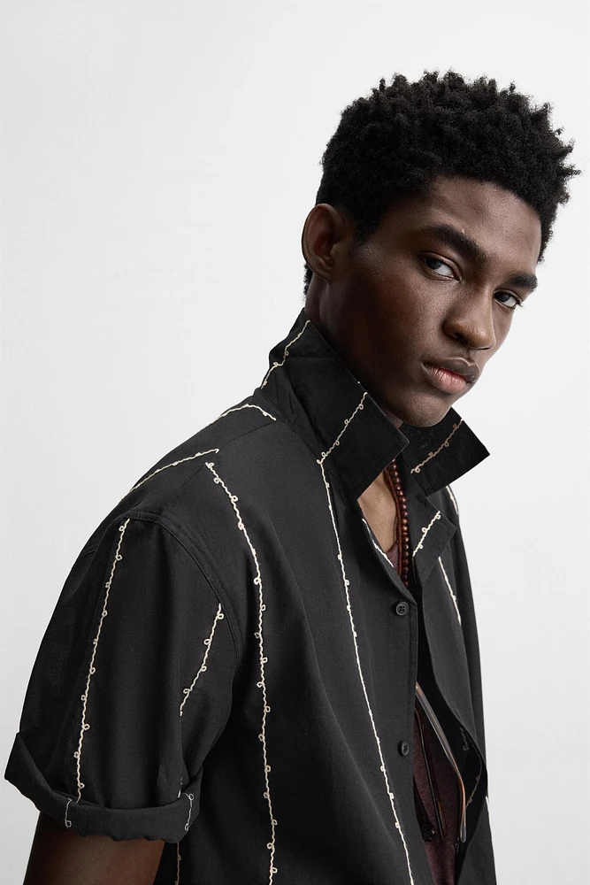 CHEMISE BRODERIE CONTRASTÉE