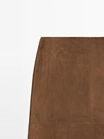 Jupe midi en cuir effet daim