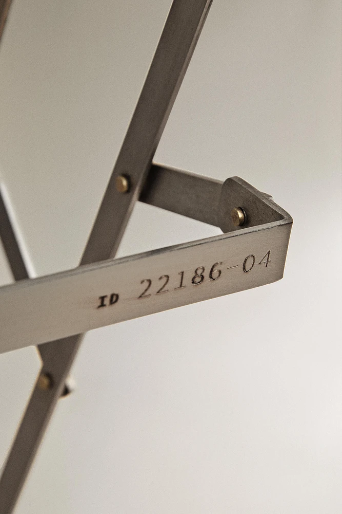 EXTENDABLE MAGAZINE RACK