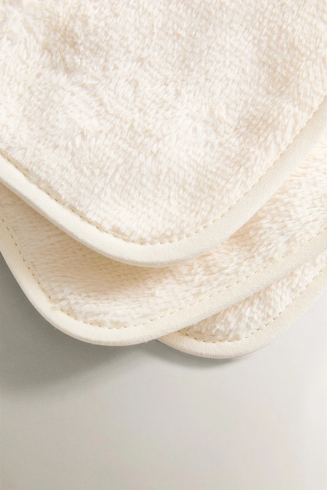 SET OF REUSABLE MAKEUP REMOVER PADS (SET OF 3)