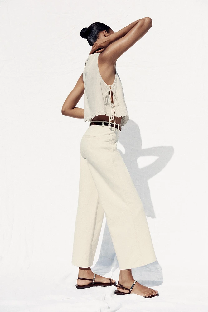 TOP BRODÉ AVEC LACETS