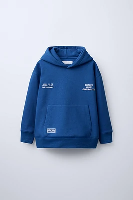 TEXT PRINT HOODED SWEATSHIRT