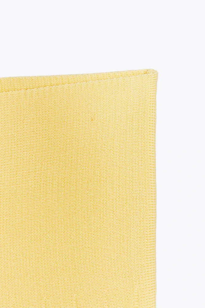 MINI-JUPE EN MAILLE BRODÉE AJOURÉE