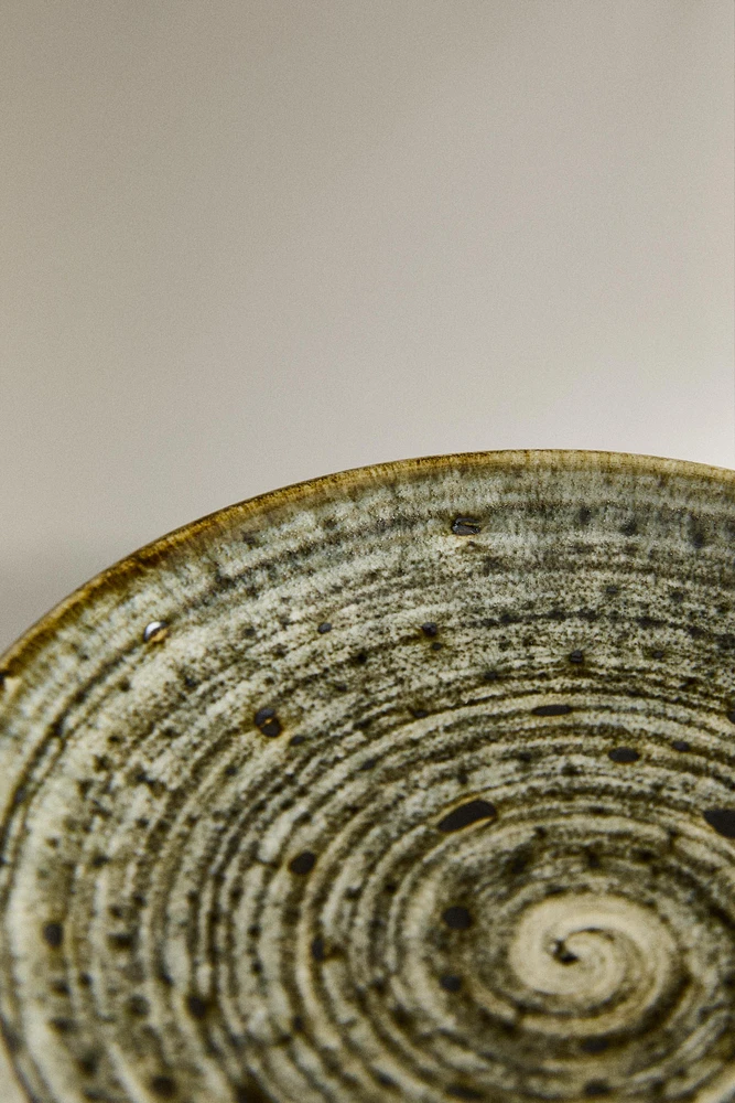 EARTHENWARE SIDE PLATE WITH SPIRAL DESIGN