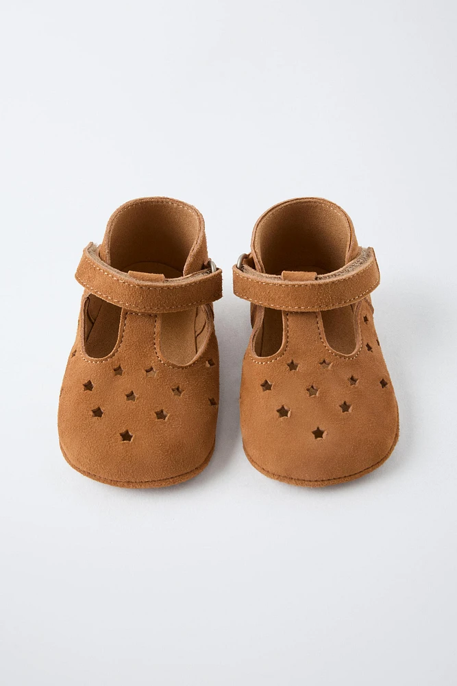 CHAUSSURES AJOURÉES EN CUIR
