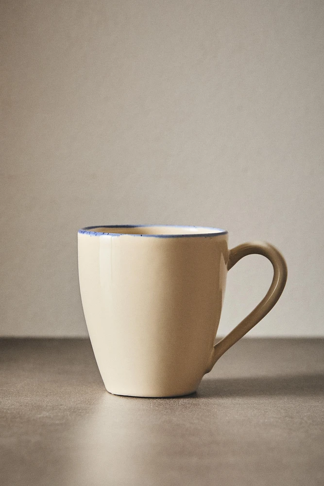 STONEWARE MUG WITH RIM DETAIL
