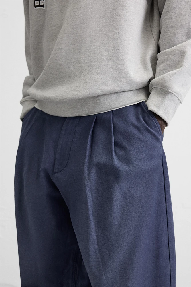 RELAXED FIT PLEATED PANTS