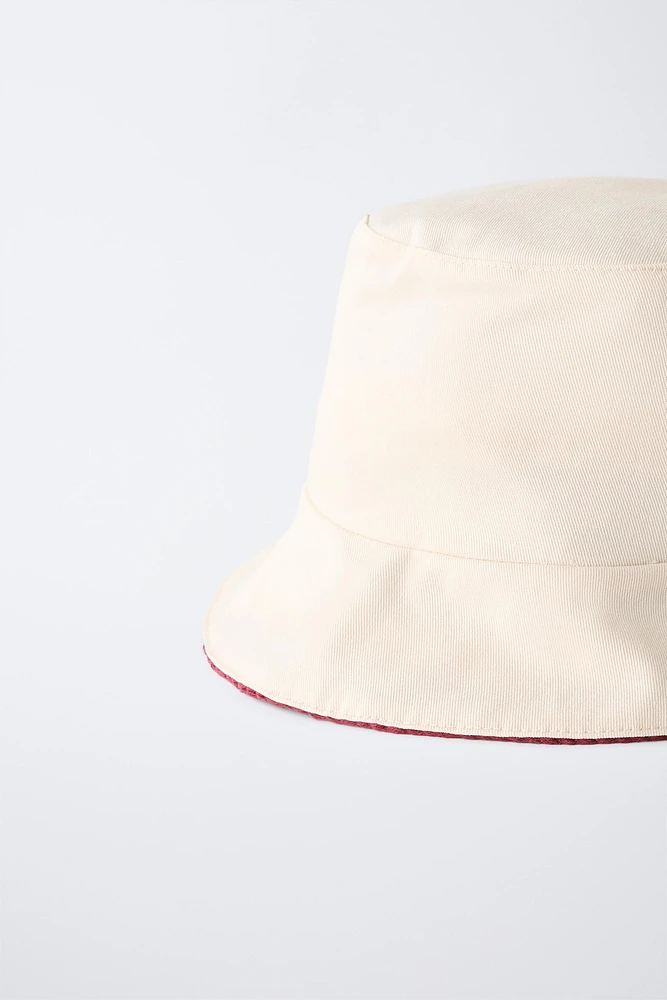 STRIPED CROCHET REVERSIBLE BUCKET HAT