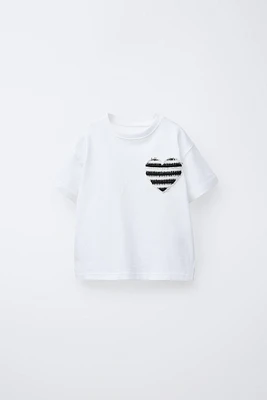CROCHET HEART POCKET T-SHIRT