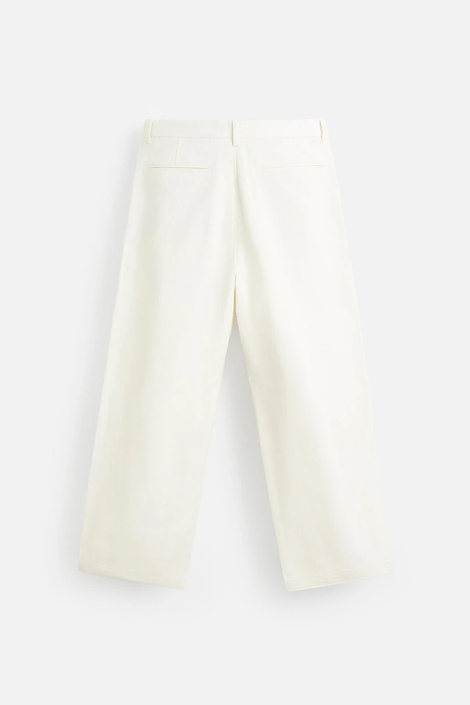 PANTALON À PLIS ET COUPE BALLON