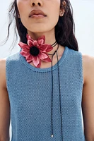 COLLIER CORDE FLEUR CONTRASTE