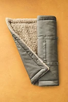 ROLL-UP PET FLOOR BLANKET