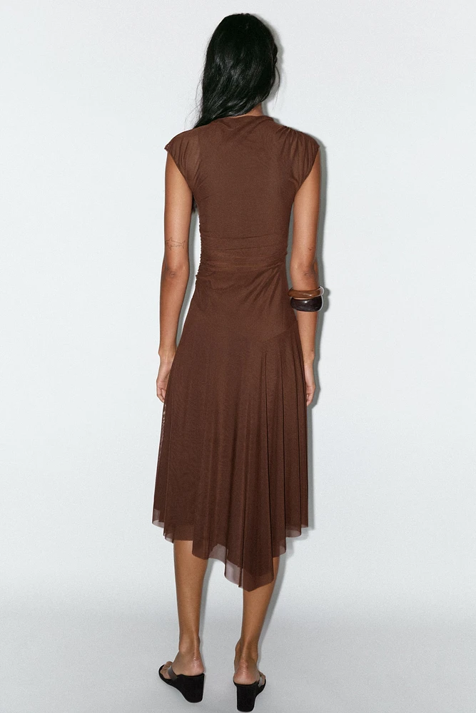 ROBE EN TULLE À PLIS