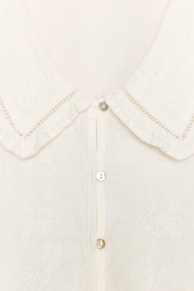 EMBROIDERED PETER PAN COLLAR TOP