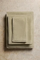 BATH TOWEL WITH CONTRAST TOPSTITCHING