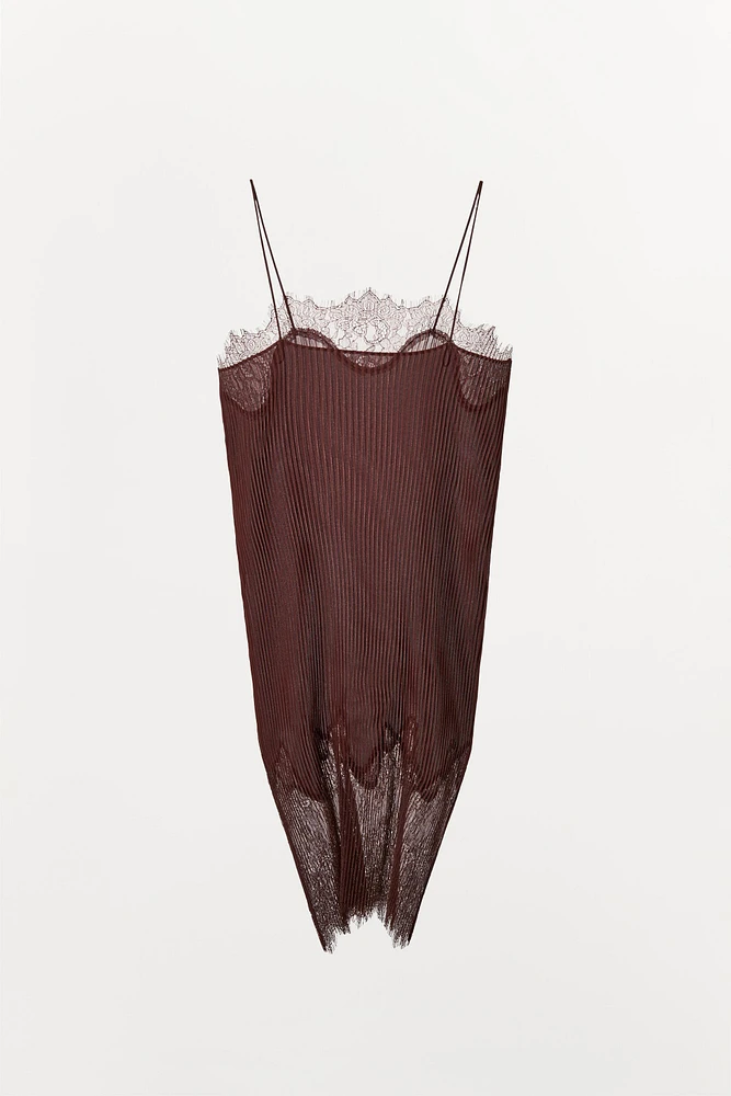 ROBE PLISSÉE EN DENTELLE