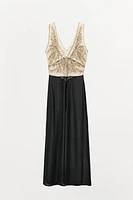 ROBE EN MATIÈRES VARIÉES STRUCTURE FANTAISIE