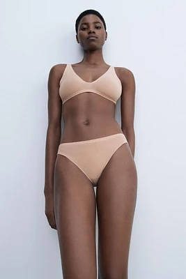 SEAMLESS TRIANGLE BRALETTE