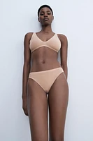 SEAMLESS TRIANGLE BRALETTE