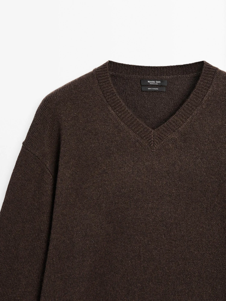 Pull oversize col en V cachemire