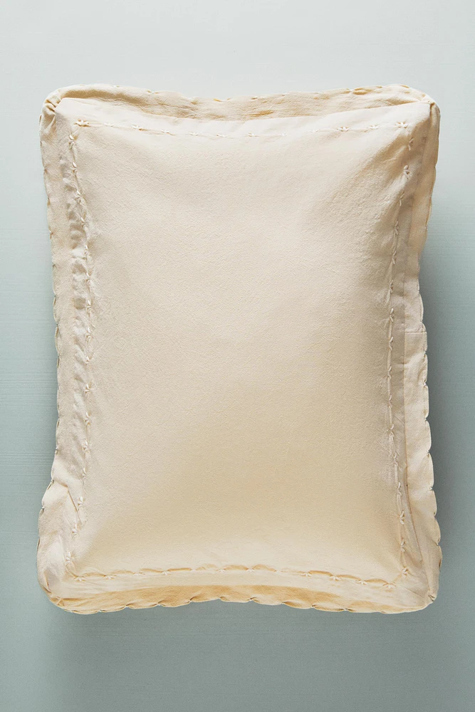 CHILDREN'S THROW PILLOW COVER WITH SCALLOPED EDGE