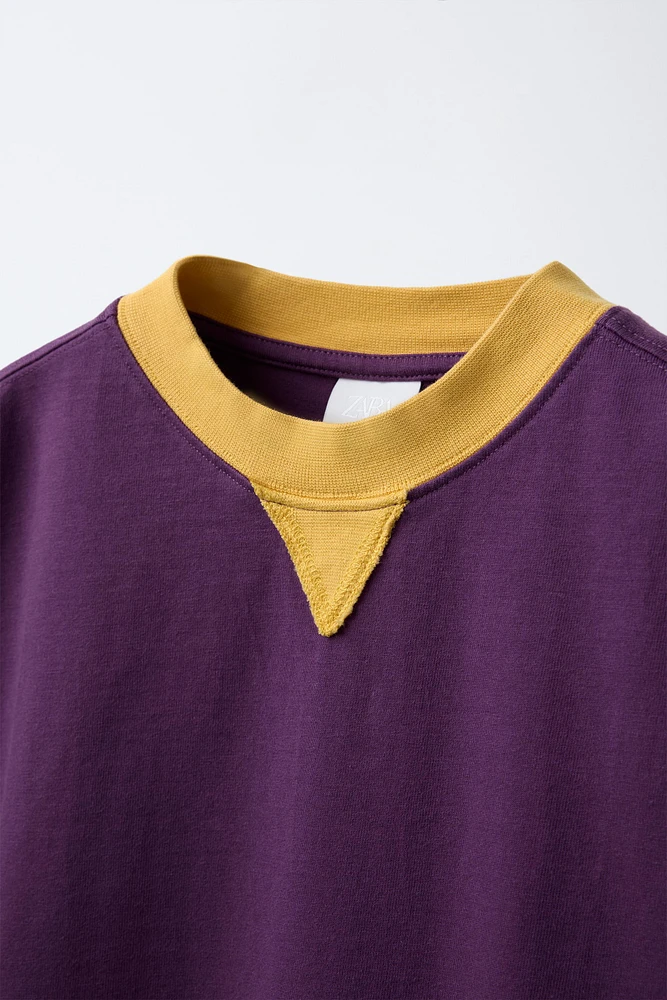 T-SHIRT EN MATIÈRES VARIÉES