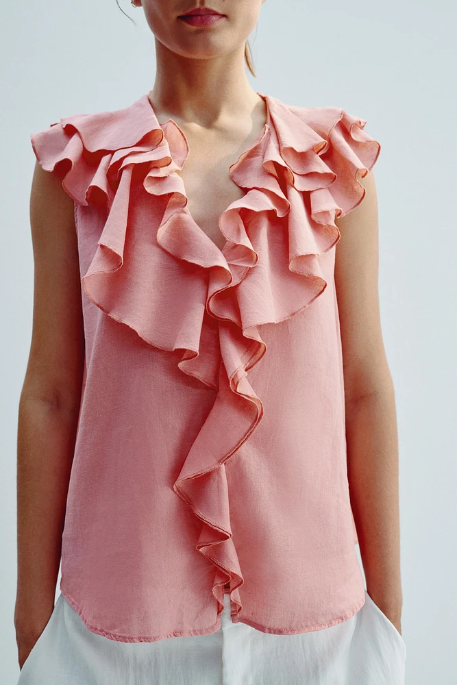 RUFFLED SLEEVELESS TOP
