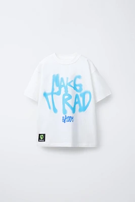 T-SHIRT À IMPRIMÉ ET ÉTIQUETTE