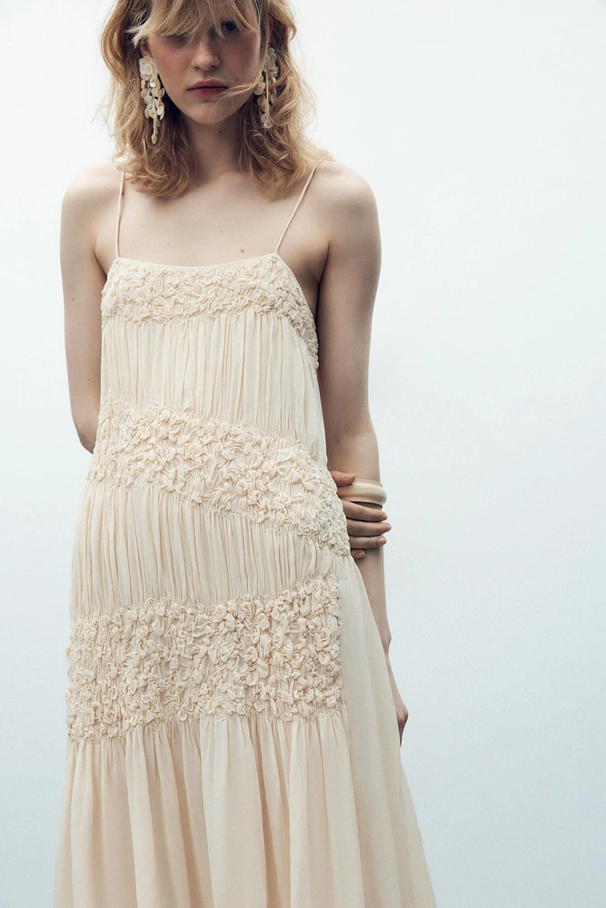 ROBE À BRETELLES PLIS