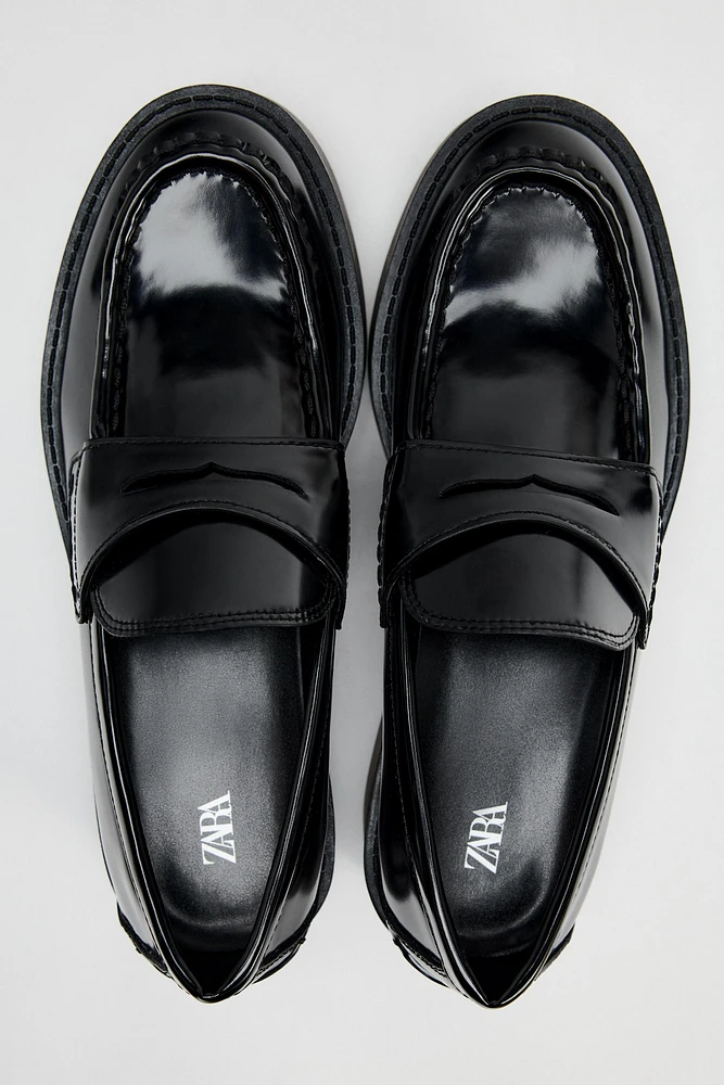 FAUX PATENT LEATHER SADDLE LOAFER