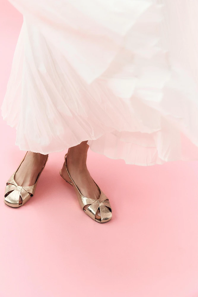 METALLIC EFFECT LOW HEELED SANDALS
