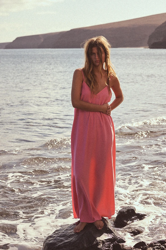 FLOWY MIDI DRESS