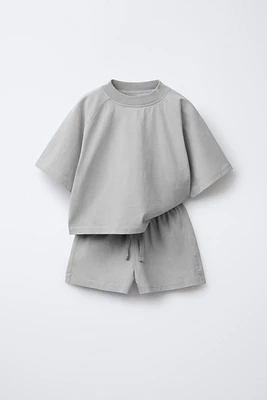ENSEMBLE T-SHIRT ET BERMUDA TEINT EN PIÈCE