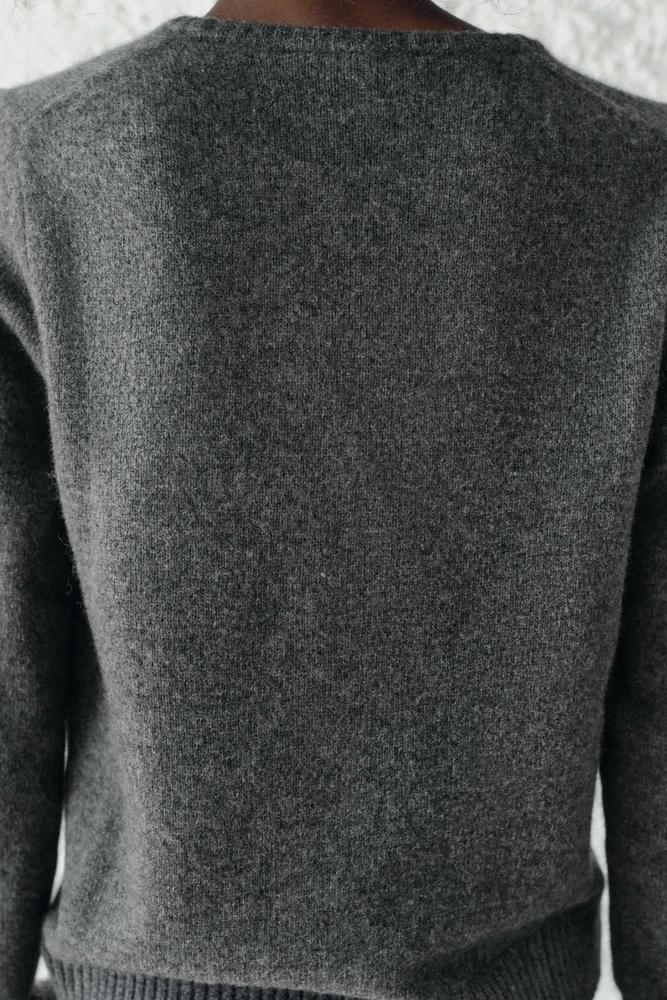 BASIC 100% WOOL SWEATER