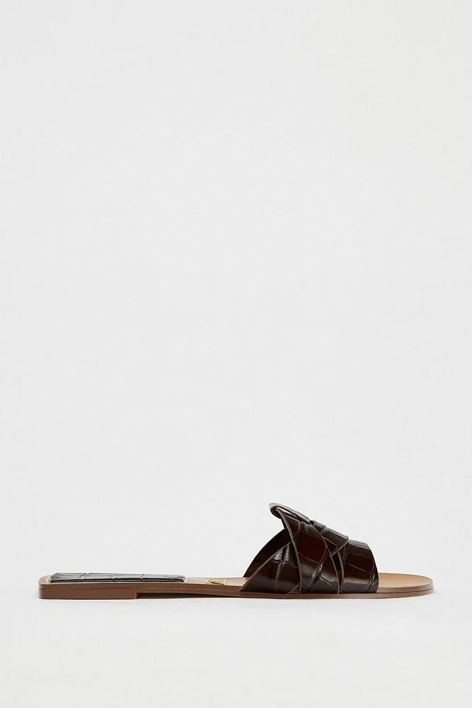 EMBOSSED LEATHER FLAT SANDALS