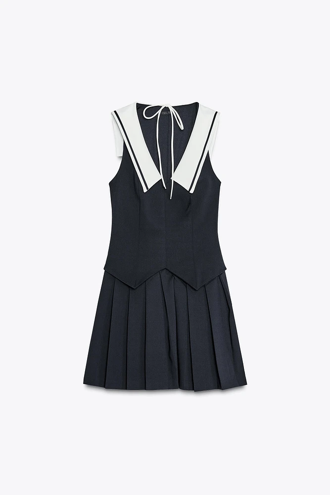 ROBE COURTE À PLIS PLATS