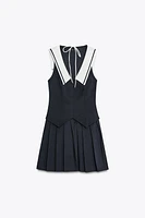 ROBE COURTE À PLIS PLATS