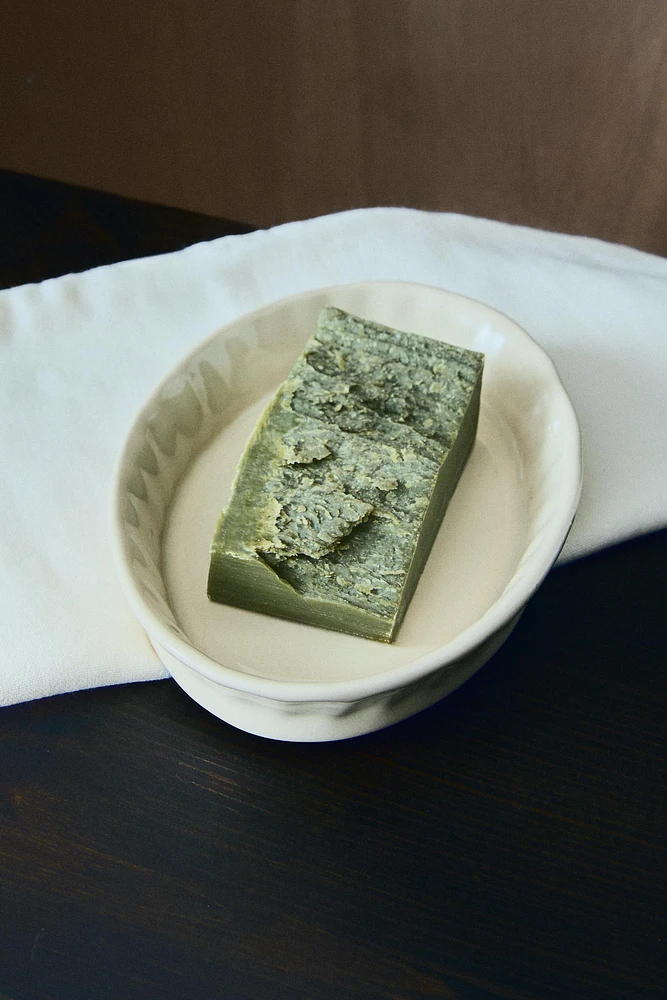 BATHROOM SOAP DISH WITH RAISED DESIGN