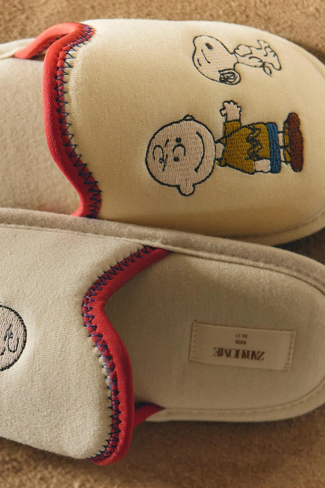 CHAUSSONS ENFANT OUVERTS À L’ARRIÈRE PEANUTS™