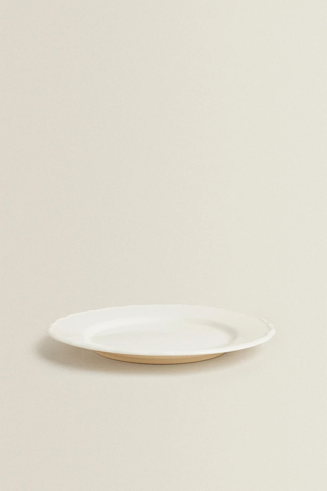 EARTHENWARE DINNER DISH WITH RAISED-DESIGN EDGE