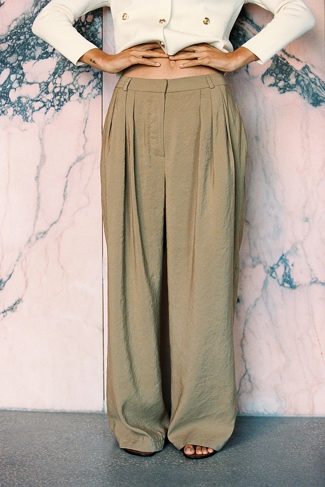WIDE LEG PLEATED PANTS