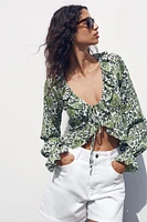 RUFFLED V-NECK TOP