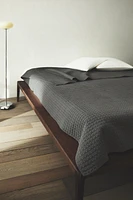 RAISED DESIGN COTTON QUILT